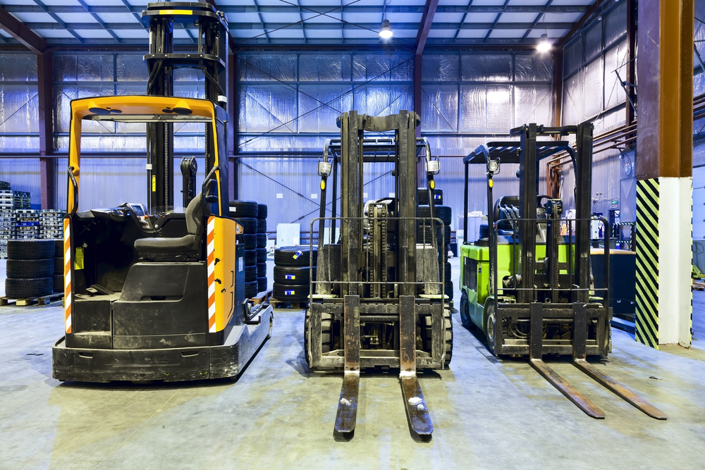 Three,Forklift,In,The,Large,Modern,Warehouse